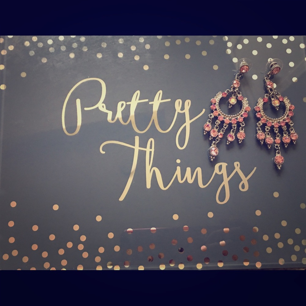 Beautiful Pink crystal dangle earrings!